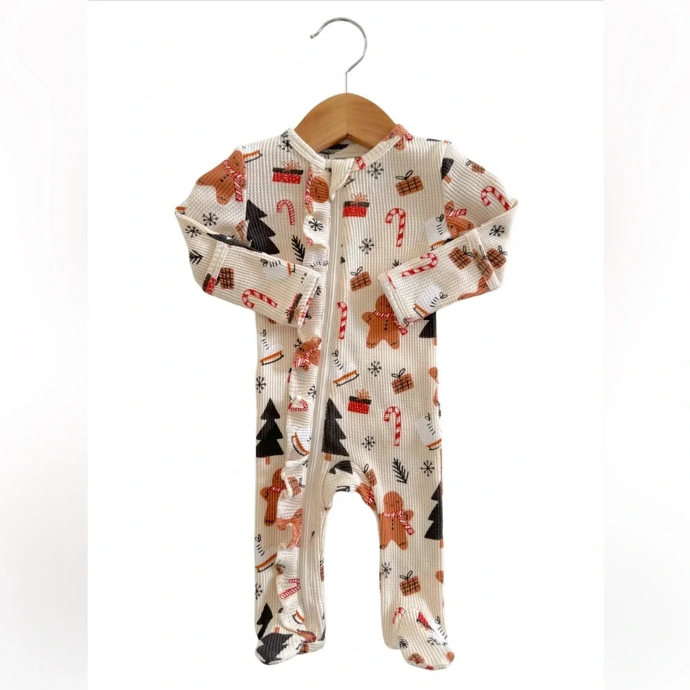 NWT Organic Waffle Ruffle Zip Footie, Gingerbread Wonderland Snow, 3-6mo